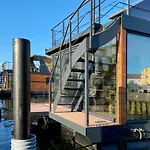 Marinavilla بوتيل