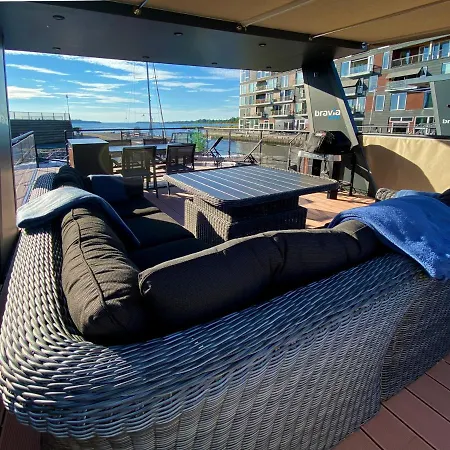 Bateau-hôtel Marinavilla *