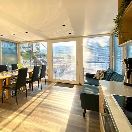 Marinavilla Bateau-hôtel *