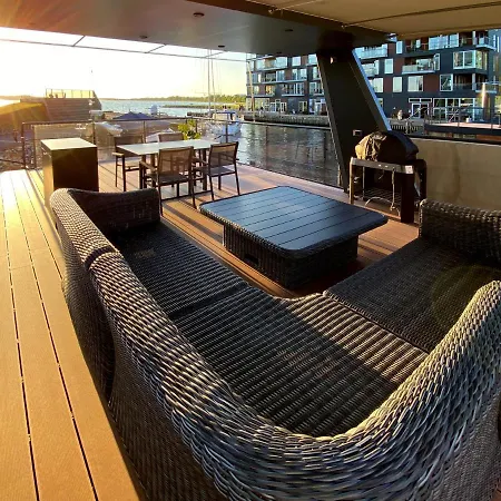 Bateau-hôtel Marinavilla *