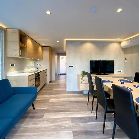 Marinavilla Úszó hotel *