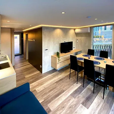 Marinavilla Bateau-hôtel *