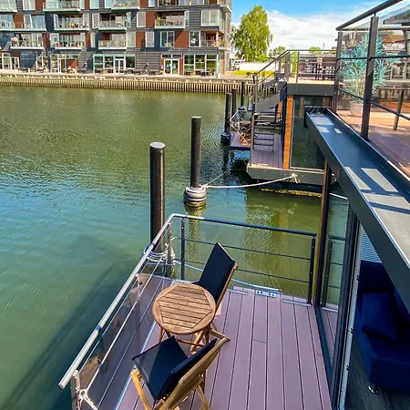 Hotel na wodzie Marinavilla *