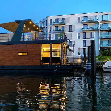 Marinavilla Bateau-hôtel *