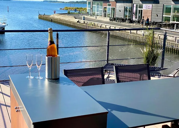 船上ホテル Marinavilla