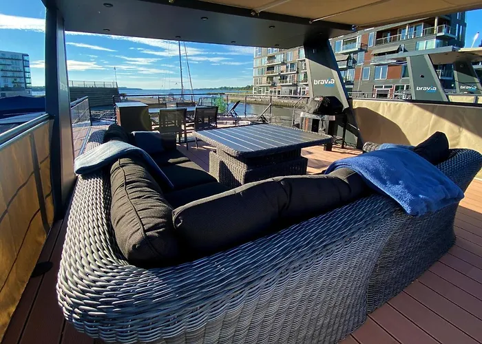 船上ホテル Marinavilla *