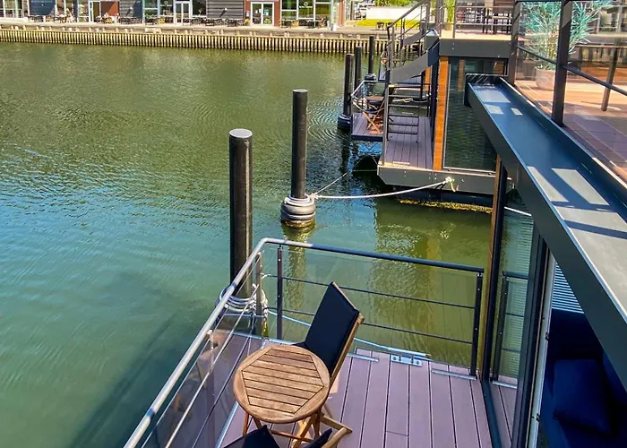 船上ホテル Marinavilla *